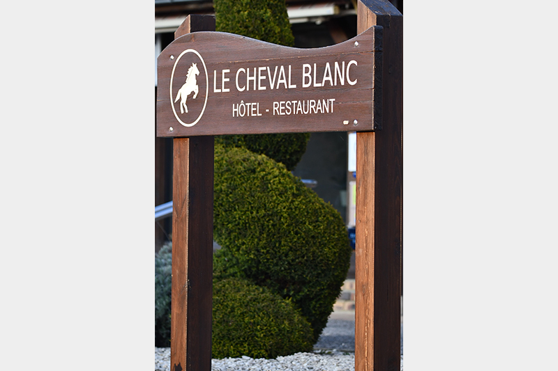 Le Cheval Blanc, GIFFAUMONT-CHAMPAUBERT