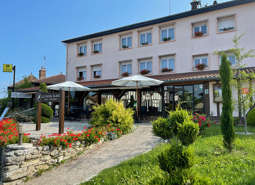 Le Cheval Blanc : hôtel et restaurant à Giffaumont-Champaubert sur les  bords du Lac du Der.